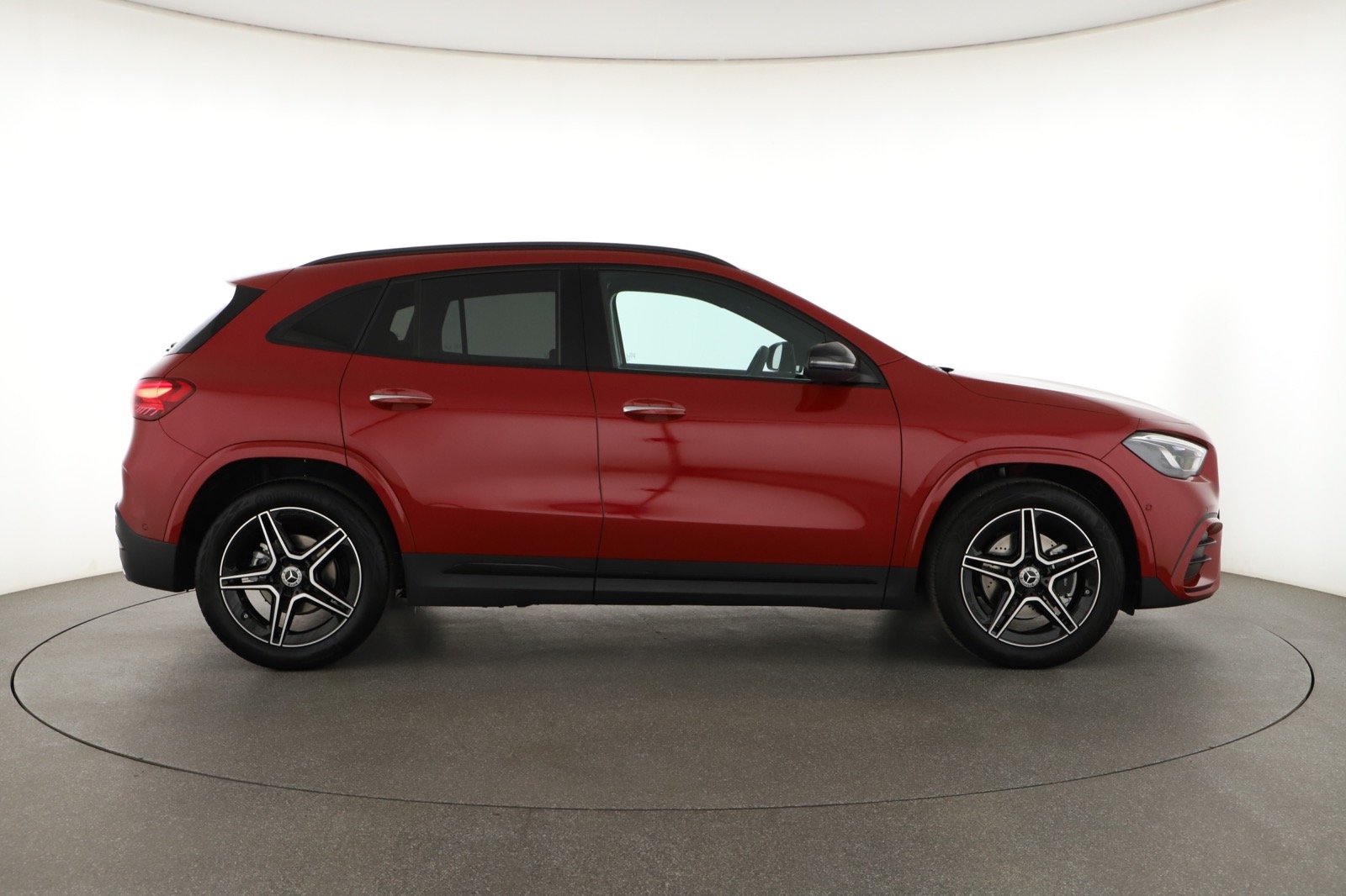Mercedes-Benz GLA - 2024