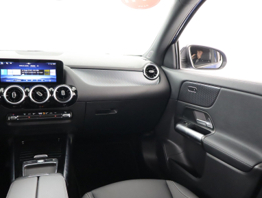 Mercedes - Benz GLA - 2024