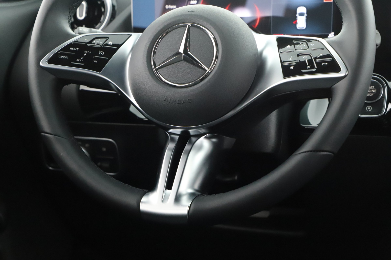 Mercedes-Benz GLA - 2024