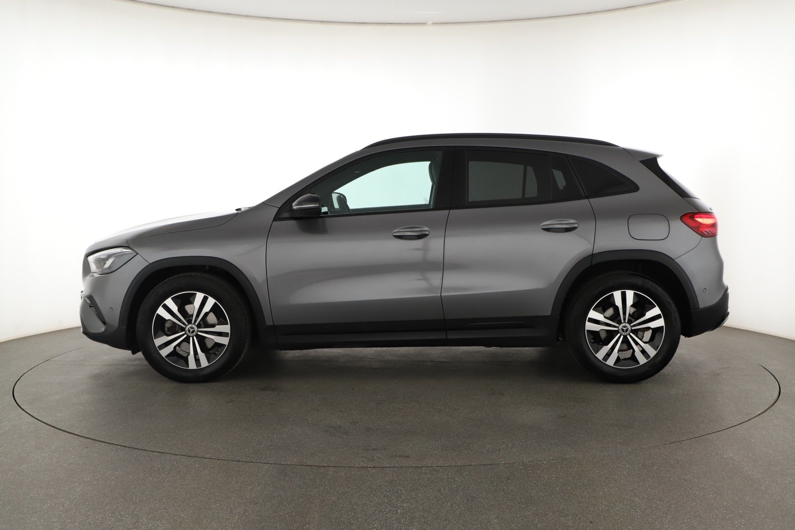 Mercedes-Benz GLA - 2024