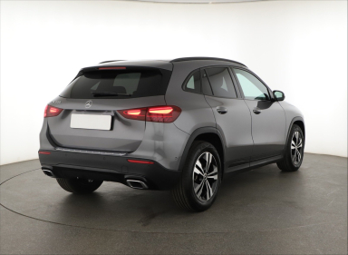 Mercedes-Benz GLA - 2024