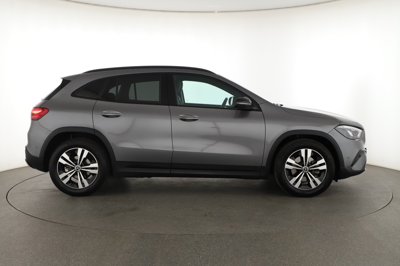 Mercedes-Benz GLA - 2024
