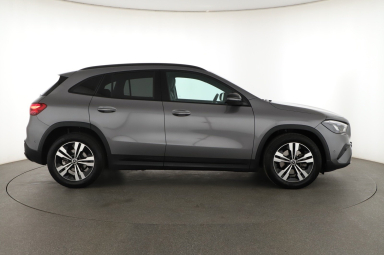 Mercedes-Benz GLA - 2024