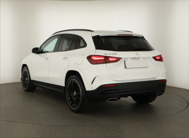 Mercedes-Benz GLA - 2024