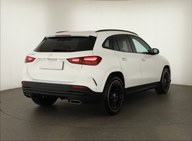 Mercedes-Benz GLA - 2024
