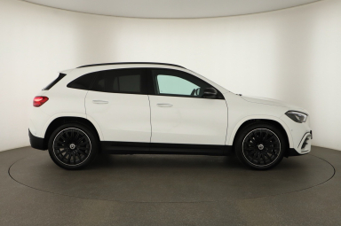 Mercedes-Benz GLA - 2024