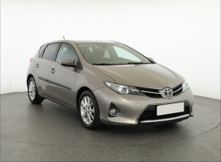 Toyota Auris, 2013