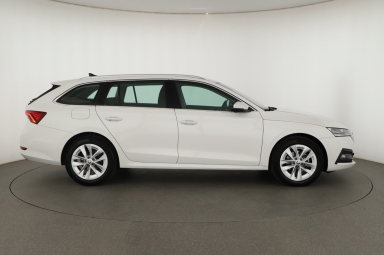Škoda Octavia - 2023