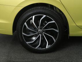 Volkswagen Golf - 2023