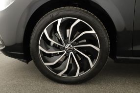 Volkswagen Golf - 2023