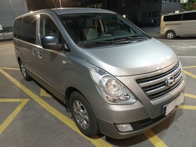 Hyundai H-1 Tour