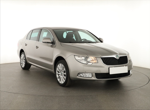 Škoda Superb 2012