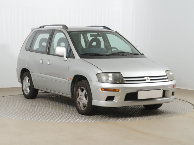 Mitsubishi Space Runner 2001