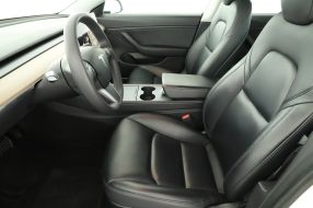 Tesla Model 3 - 2021