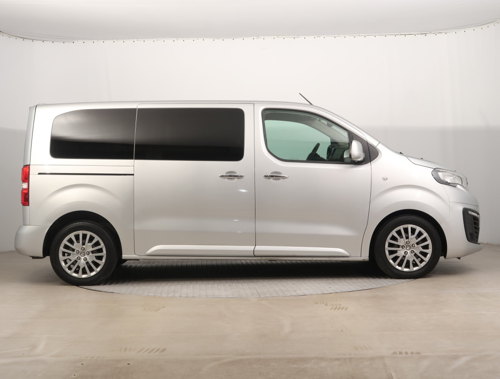 Peugeot Traveller