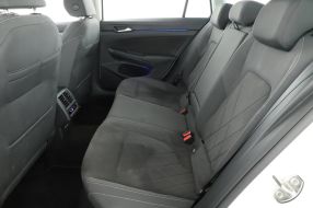 Volkswagen Golf - 2023