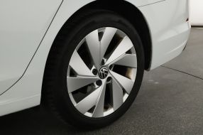 Volkswagen Golf - 2023