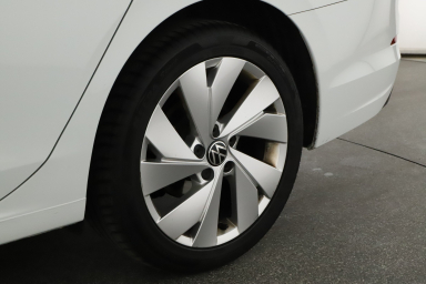 Volkswagen Golf - 2023