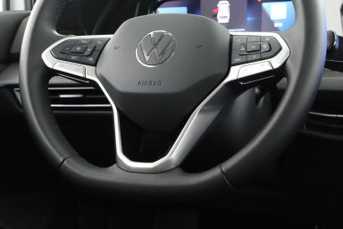 Volkswagen Golf - 2023