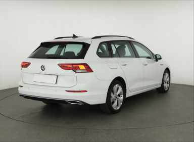 Volkswagen Golf - 2023