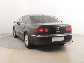 Volkswagen Phaeton - 2010