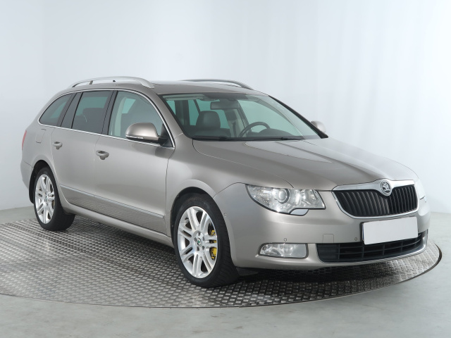 Škoda Superb 2011