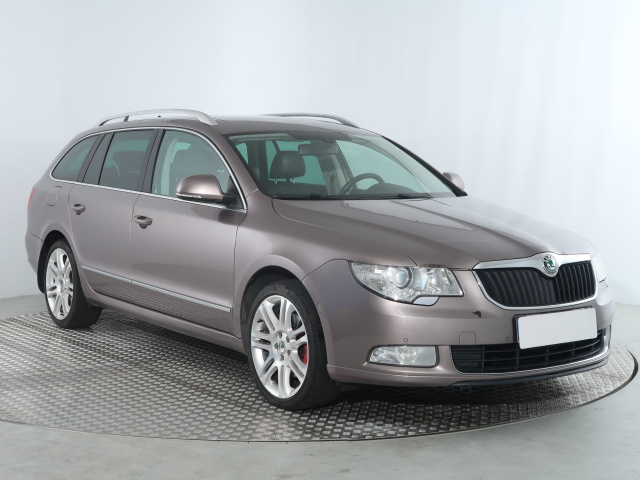 Škoda Superb 2011