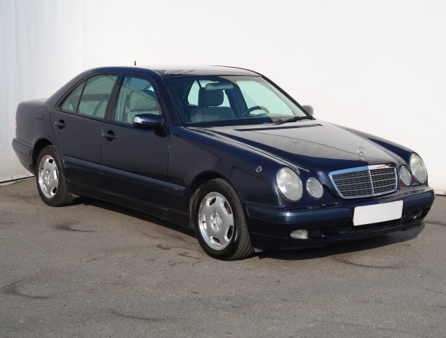 Mercedes-Benz E 2003