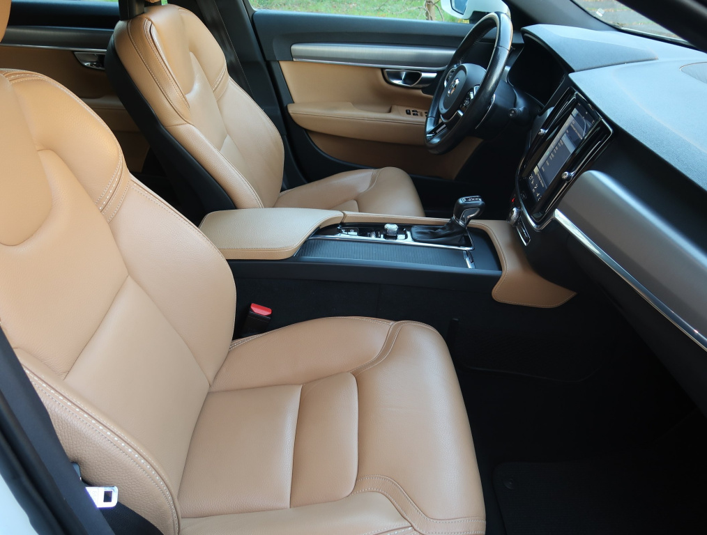Volvo V90 Cross Country