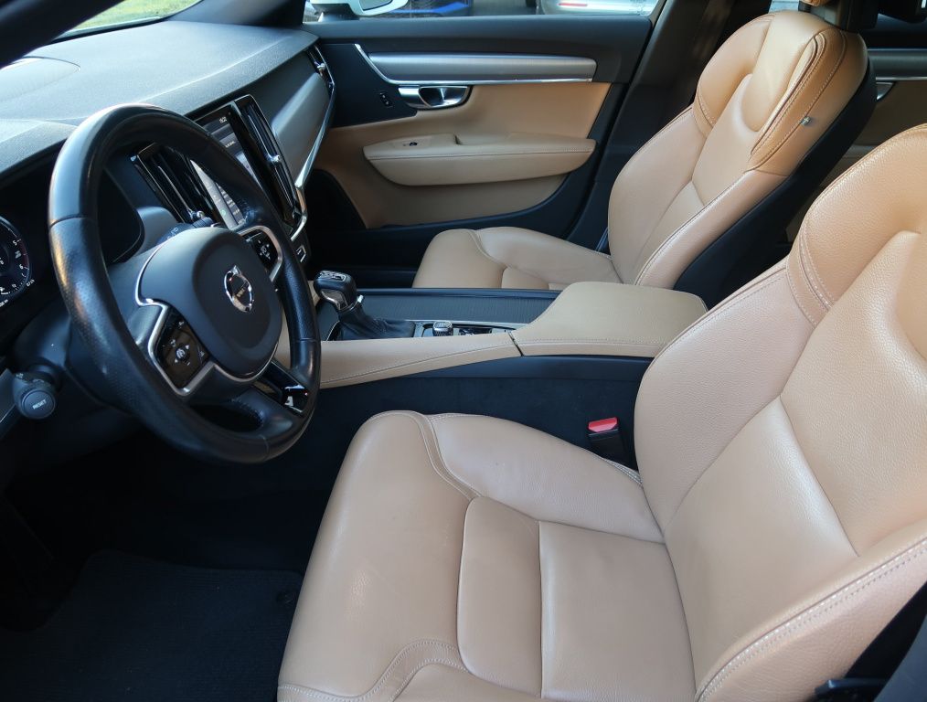 Volvo V90 Cross Country