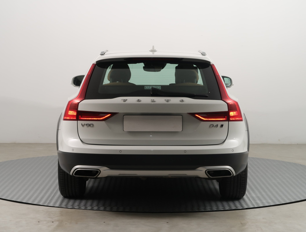 Volvo V90 Cross Country
