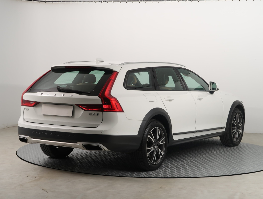Volvo V90 Cross Country