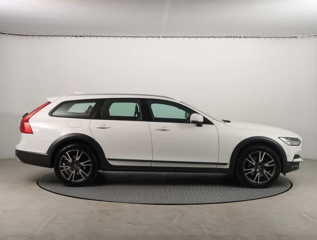 Volvo V90 Cross Country