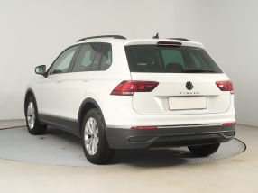 Volkswagen Tiguan - 2021