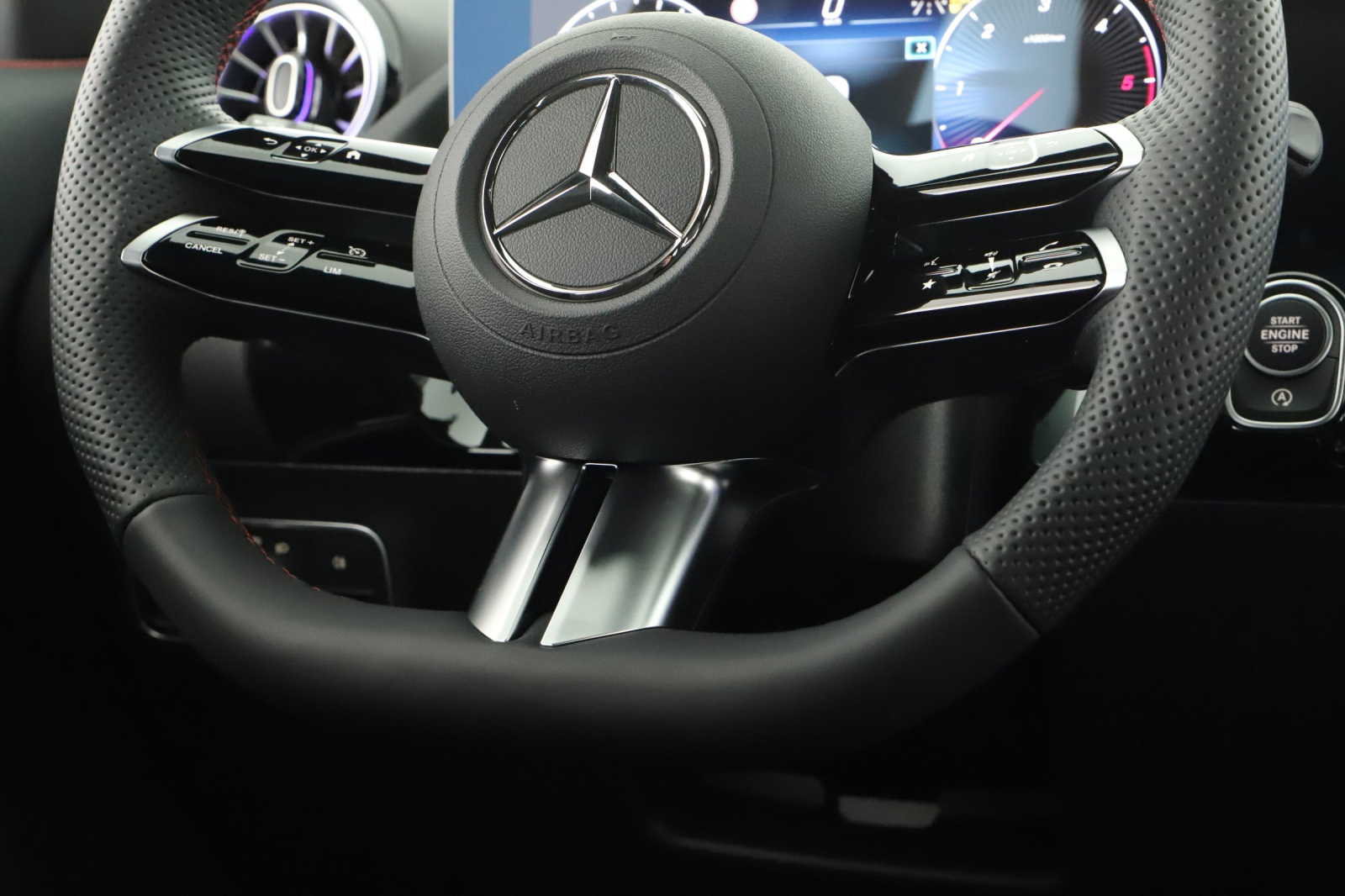 Mercedes-Benz GLA - 2025