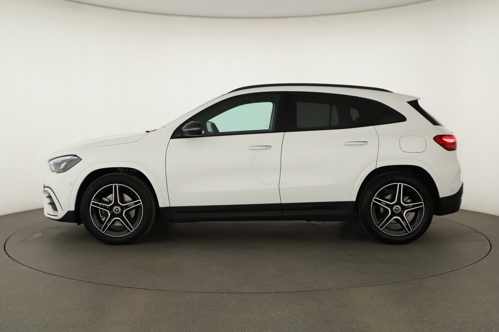 Mercedes-Benz GLA - 2025