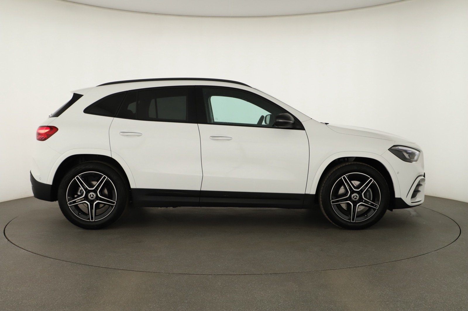 Mercedes-Benz GLA - 2025