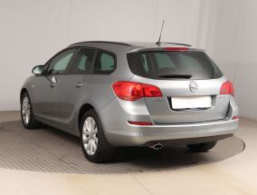 Opel Astra - 2012