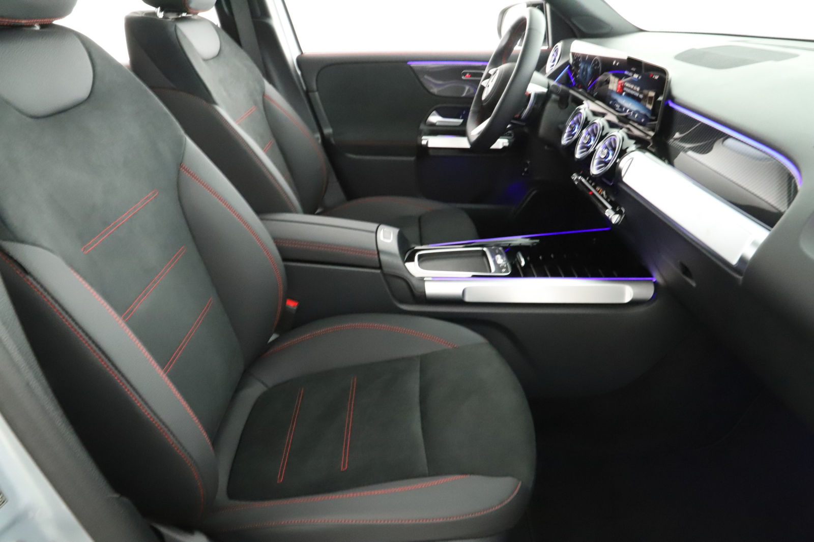 Mercedes - Benz GLB - 2025