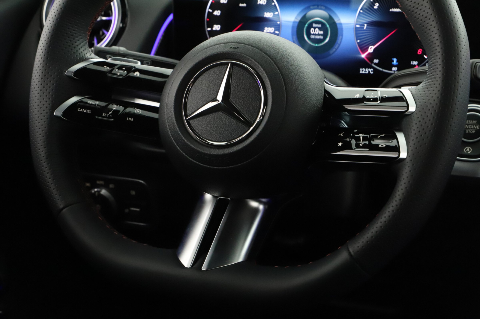 Mercedes - Benz GLB - 2025