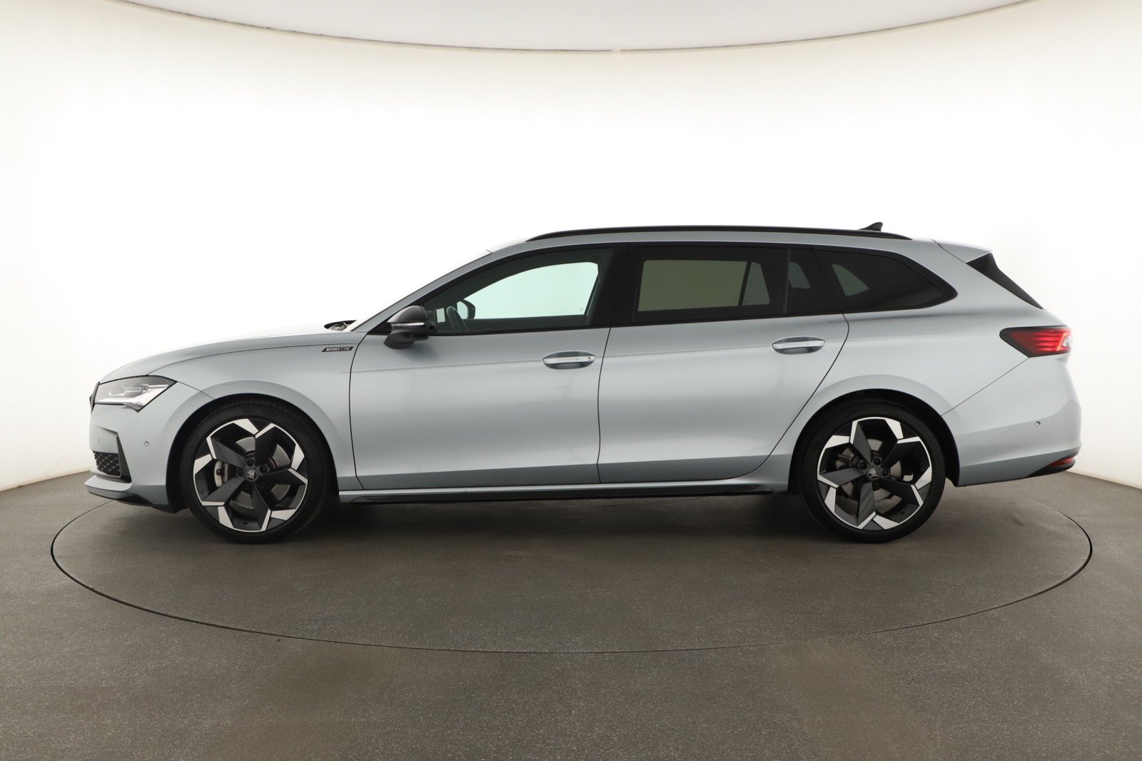 Škoda Superb - 2025
