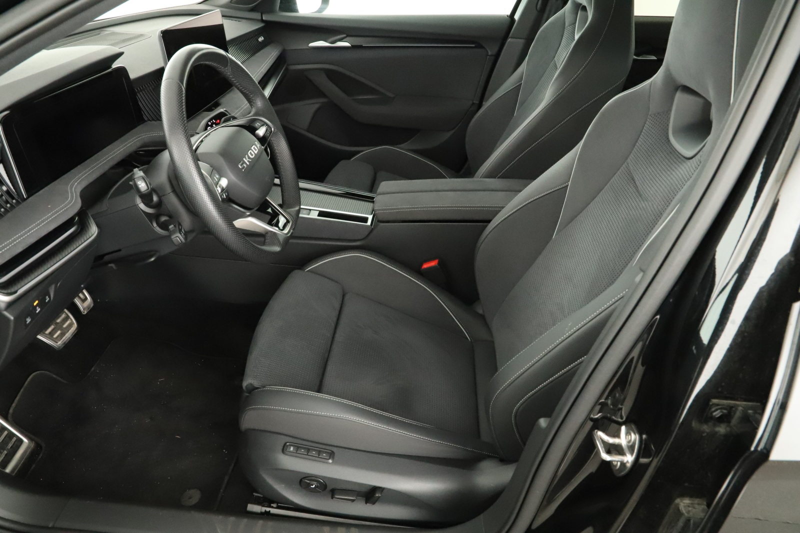 Škoda Superb - 2025