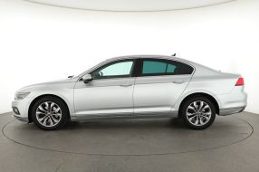 Volkswagen Passat - 2021