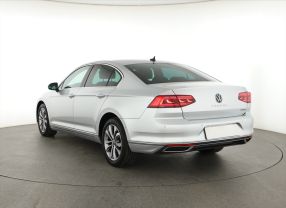 Volkswagen Passat - 2021