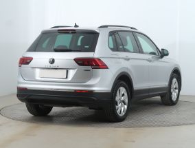 Volkswagen Tiguan - 2021