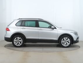 Volkswagen Tiguan - 2021
