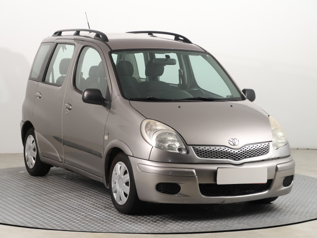 Toyota Yaris Verso 2003