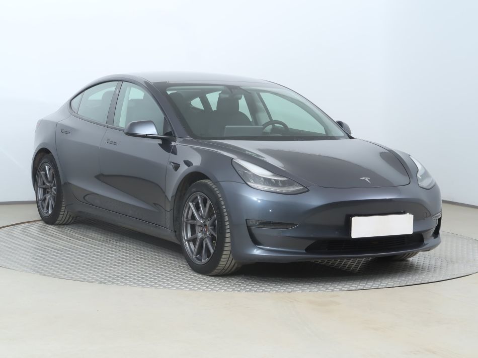 Tesla Model 3 - 2020