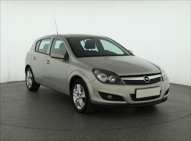 Opel Astra 2011