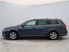 Volkswagen Passat - 2011